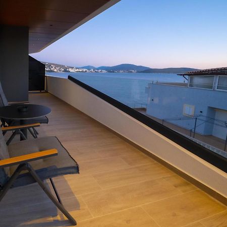 Yacht Premium Hotel Sarande Exterior photo