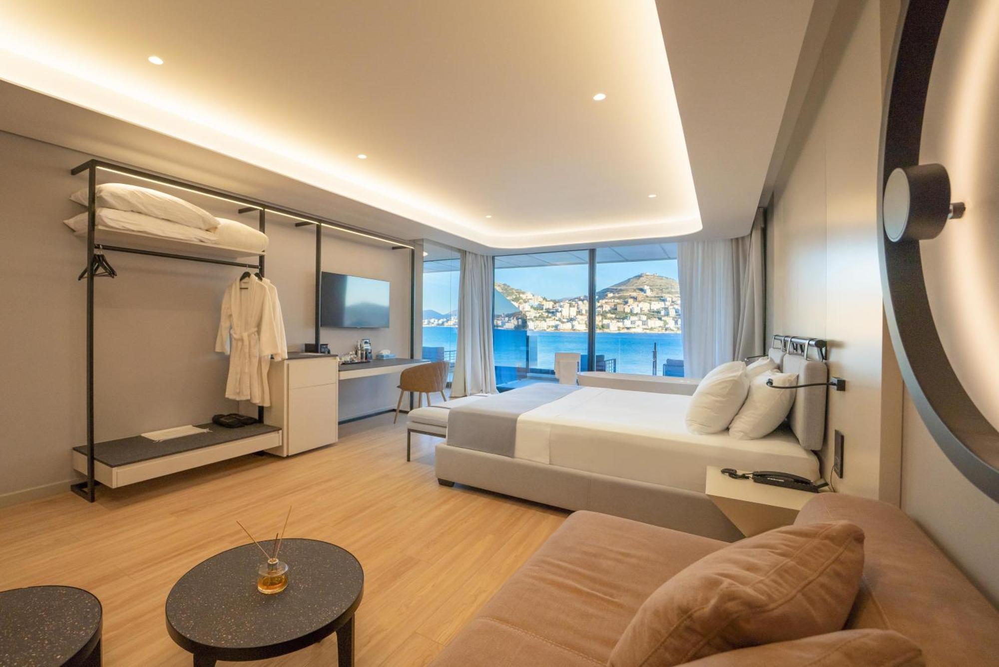 Yacht Premium Hotel Sarande Exterior photo