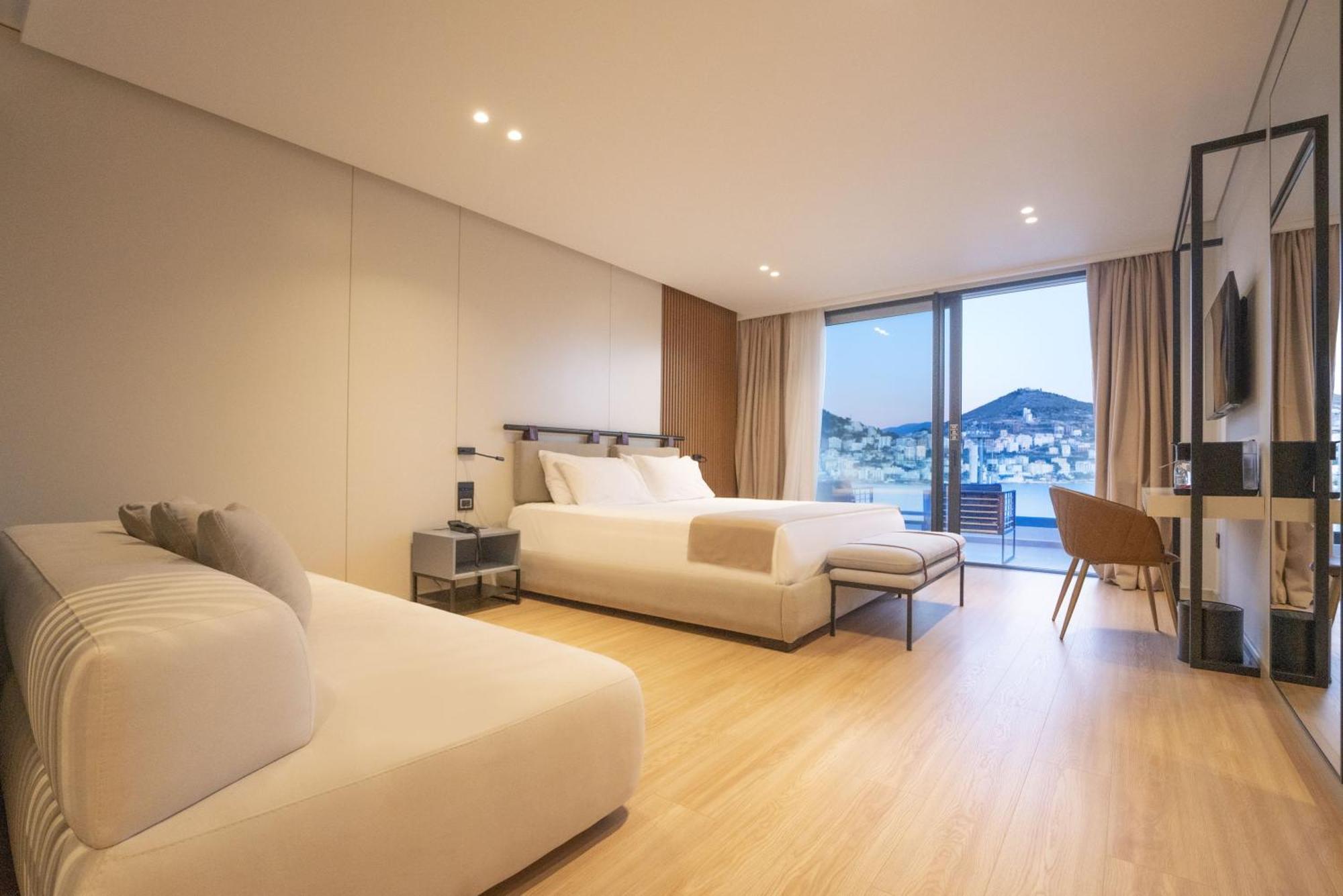 Yacht Premium Hotel Sarande Exterior photo