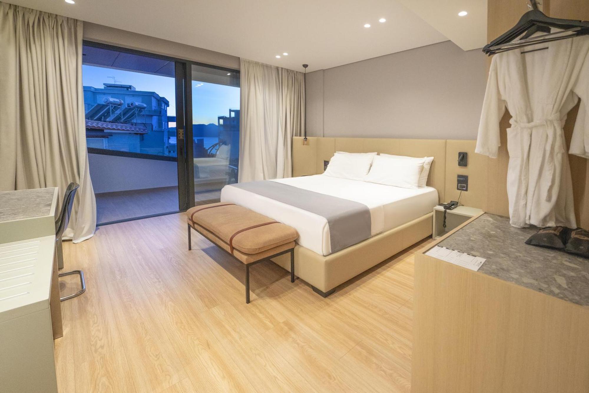 Yacht Premium Hotel Sarande Exterior photo
