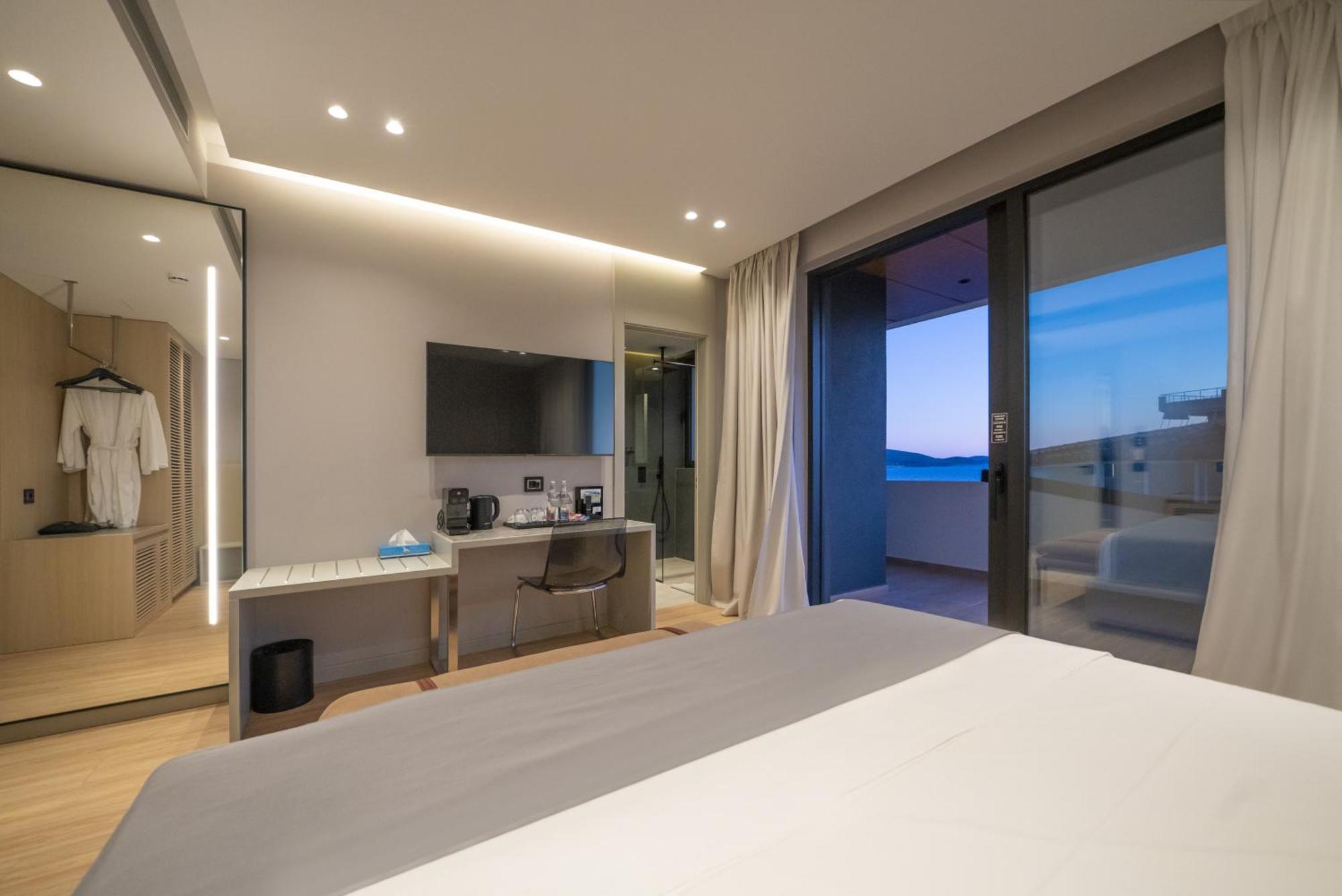 Yacht Premium Hotel Sarande Exterior photo