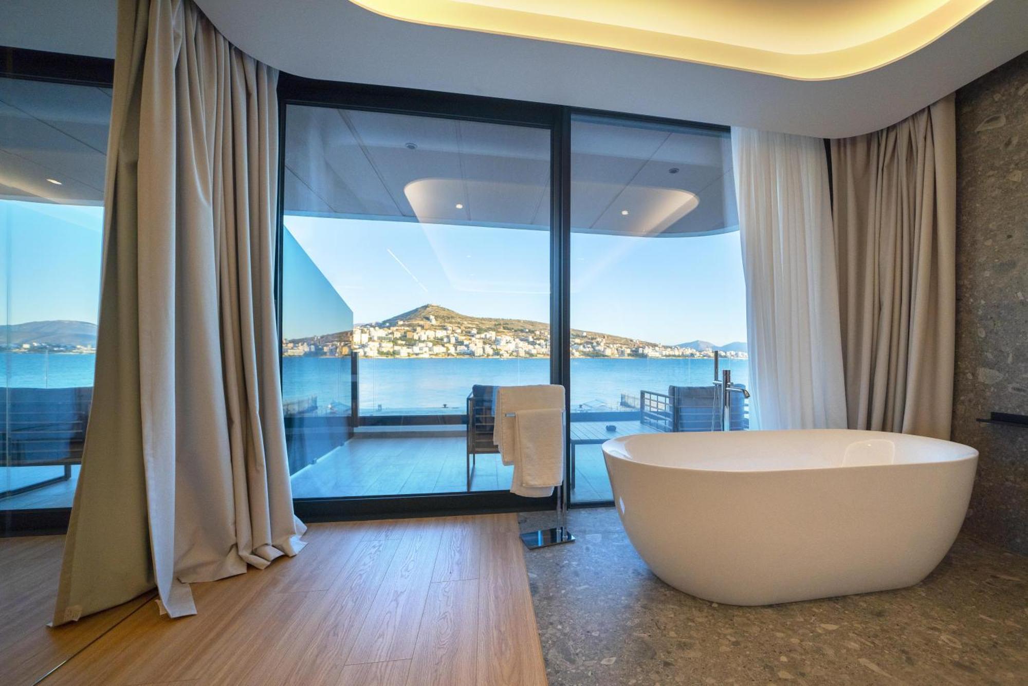 Yacht Premium Hotel Sarande Exterior photo