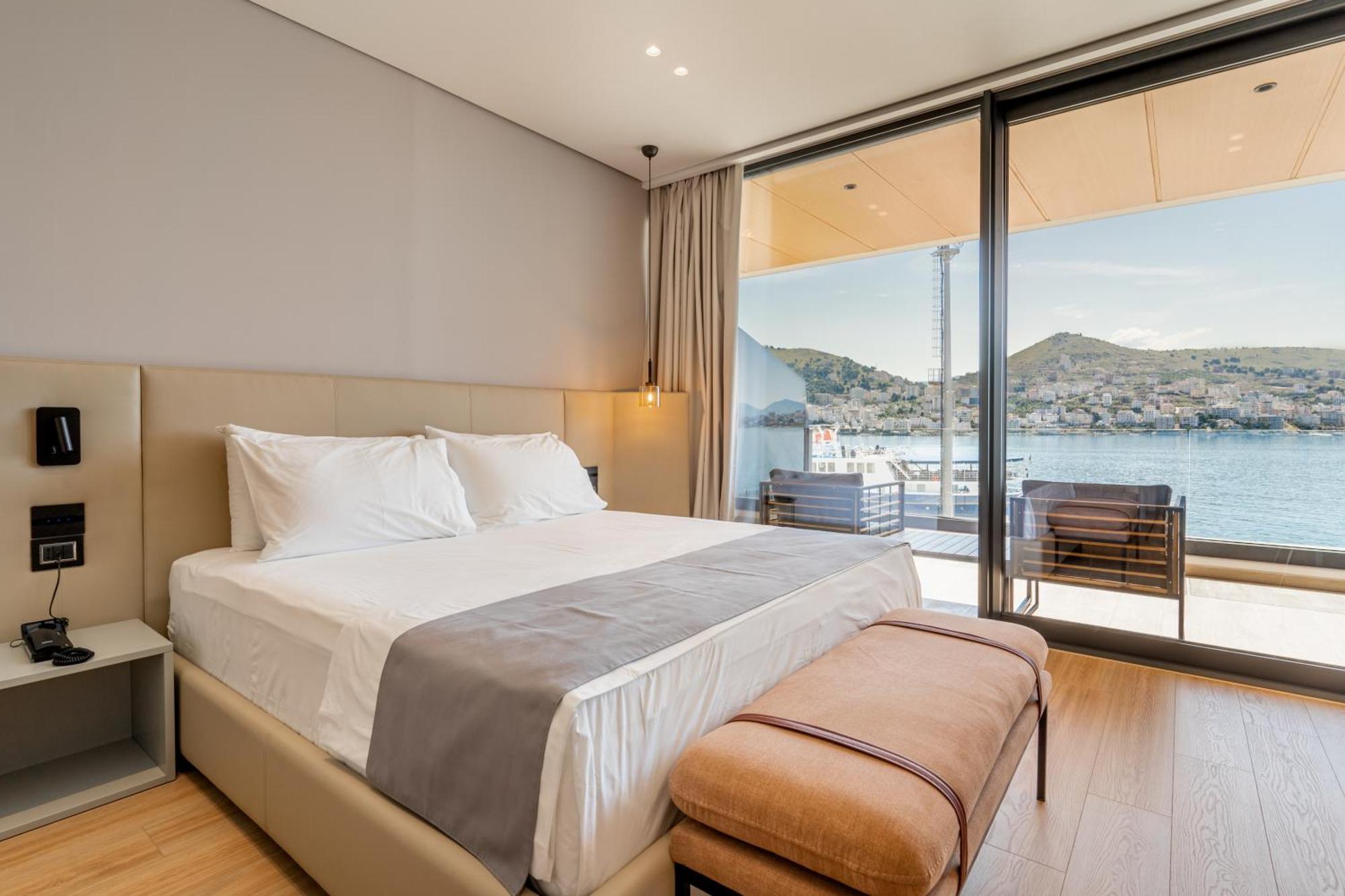 Yacht Premium Hotel Sarande Exterior photo