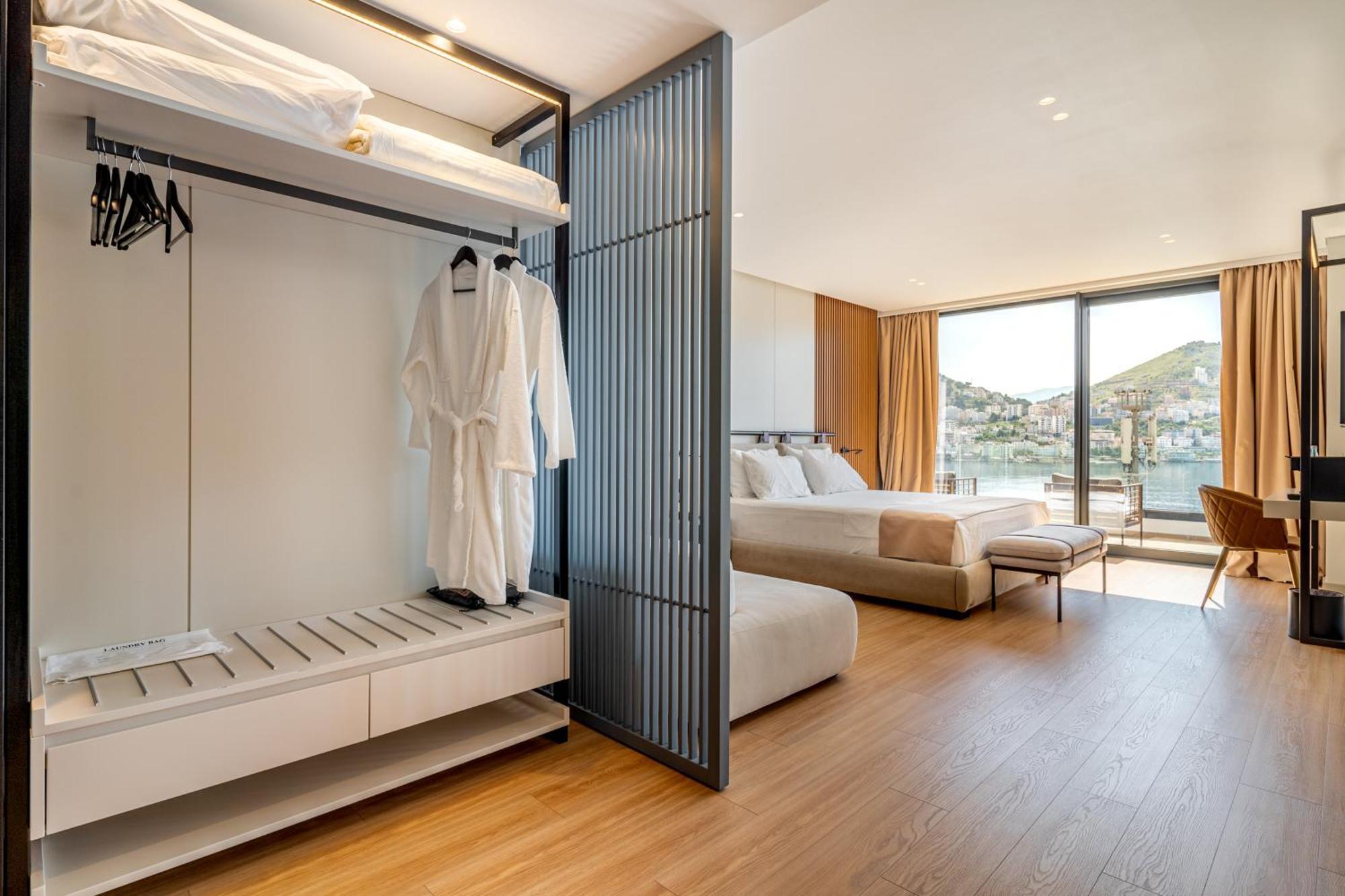 Yacht Premium Hotel Sarande Exterior photo