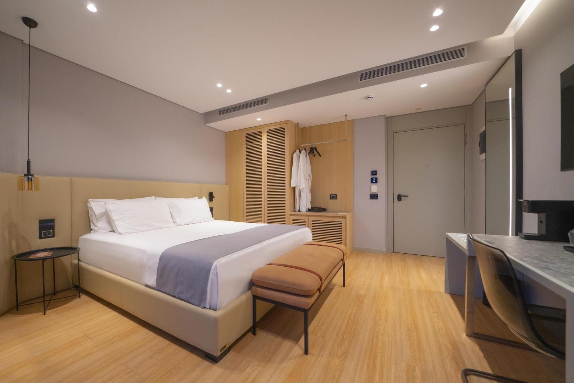 Yacht Premium Hotel Sarande Exterior photo